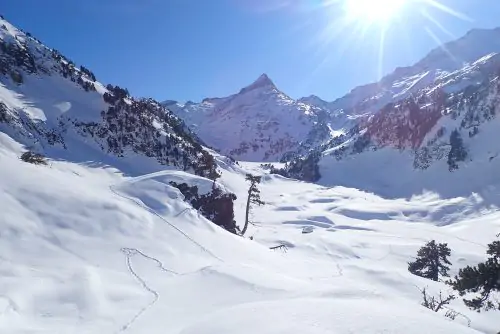 Excursión con raquetas de nieve por los ibones de Villamorta | enBenas.com