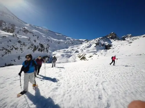 Excursión con raquetas de nieve en ﻿﻿Llanos del Hospital | enBenas.com